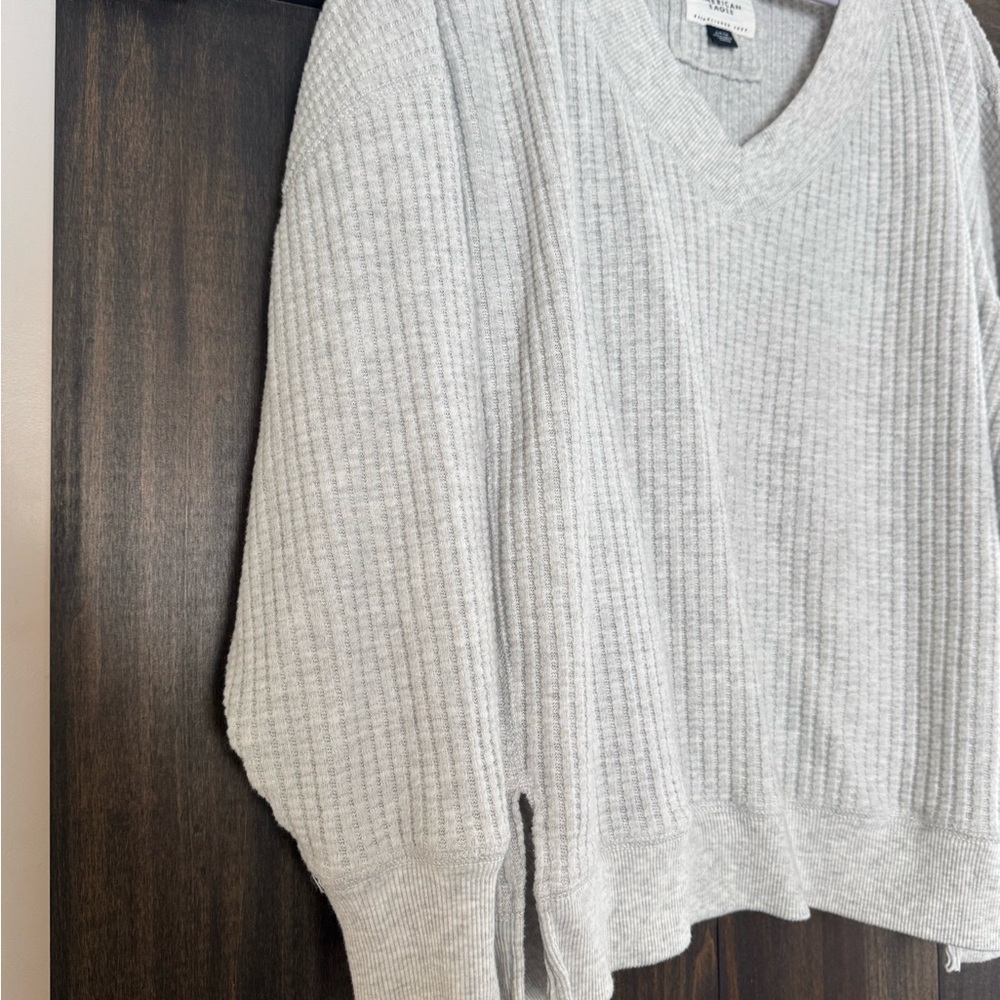 American Eagle Outfitters Light Gray V-Neck Sweater - Picture 3 of 3